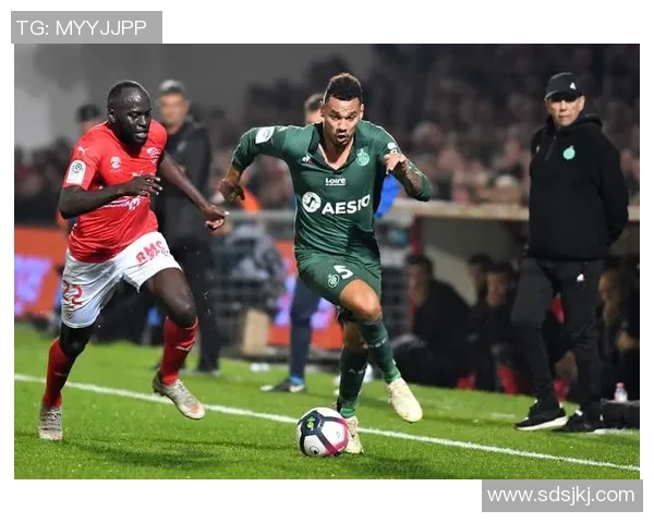 敦克尔克与亚眠的较量揭示法乙联赛的激烈竞争与战术博弈