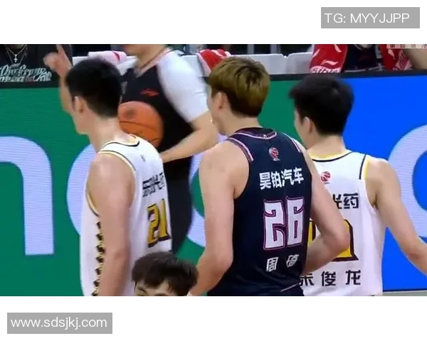 周琦在CBA比赛中再次砍下三双,助球队取得连胜 周琦在CBA比赛中再次砍下三双,助球队取得连胜