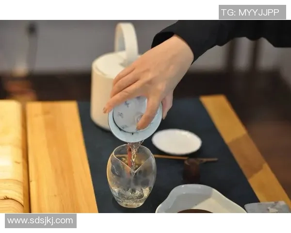 飘逸杯:探寻风华绝代的茶艺世界 飘逸杯:探寻风华绝代的茶艺世界