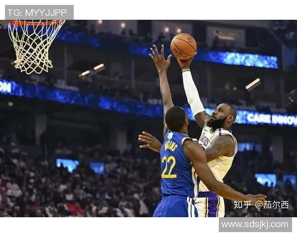 圣诞大战2019火箭队与勇士队激烈对决精彩瞬间回顾与赛后分析 圣诞大战2019火箭队与勇士队激烈对决精彩瞬间回顾与赛后分析